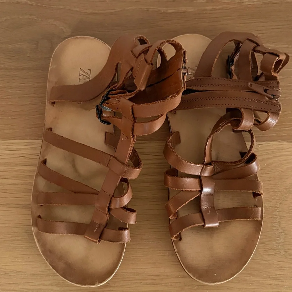 Zara girls brown leather gladiator sandal